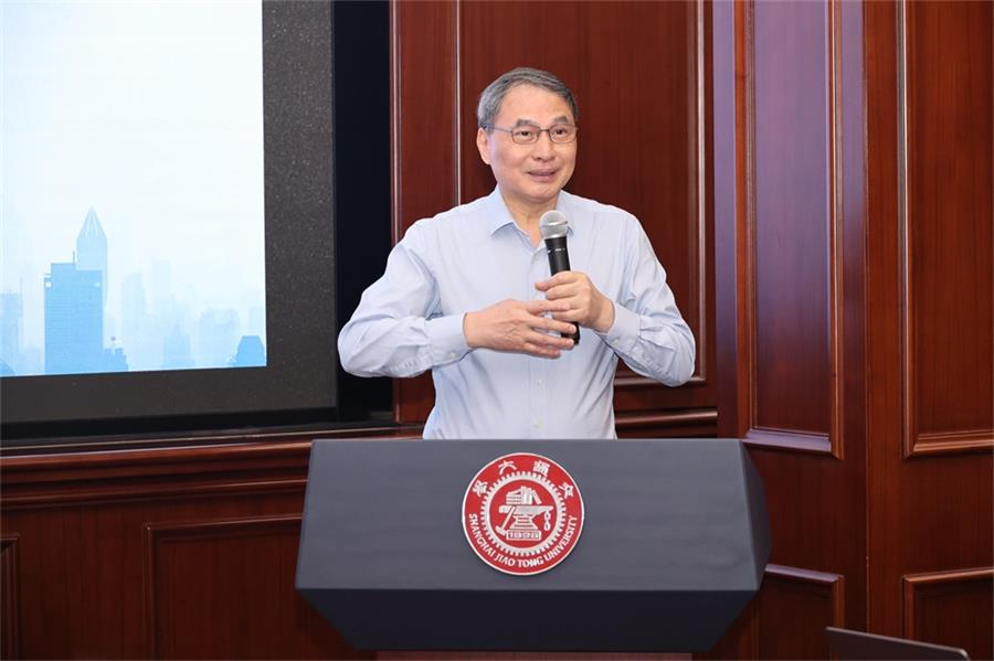 IIA新闻 | 郑永年教授受邀参与中国政治经济研究上海论坛，论述中国式现代化的“时空观”
