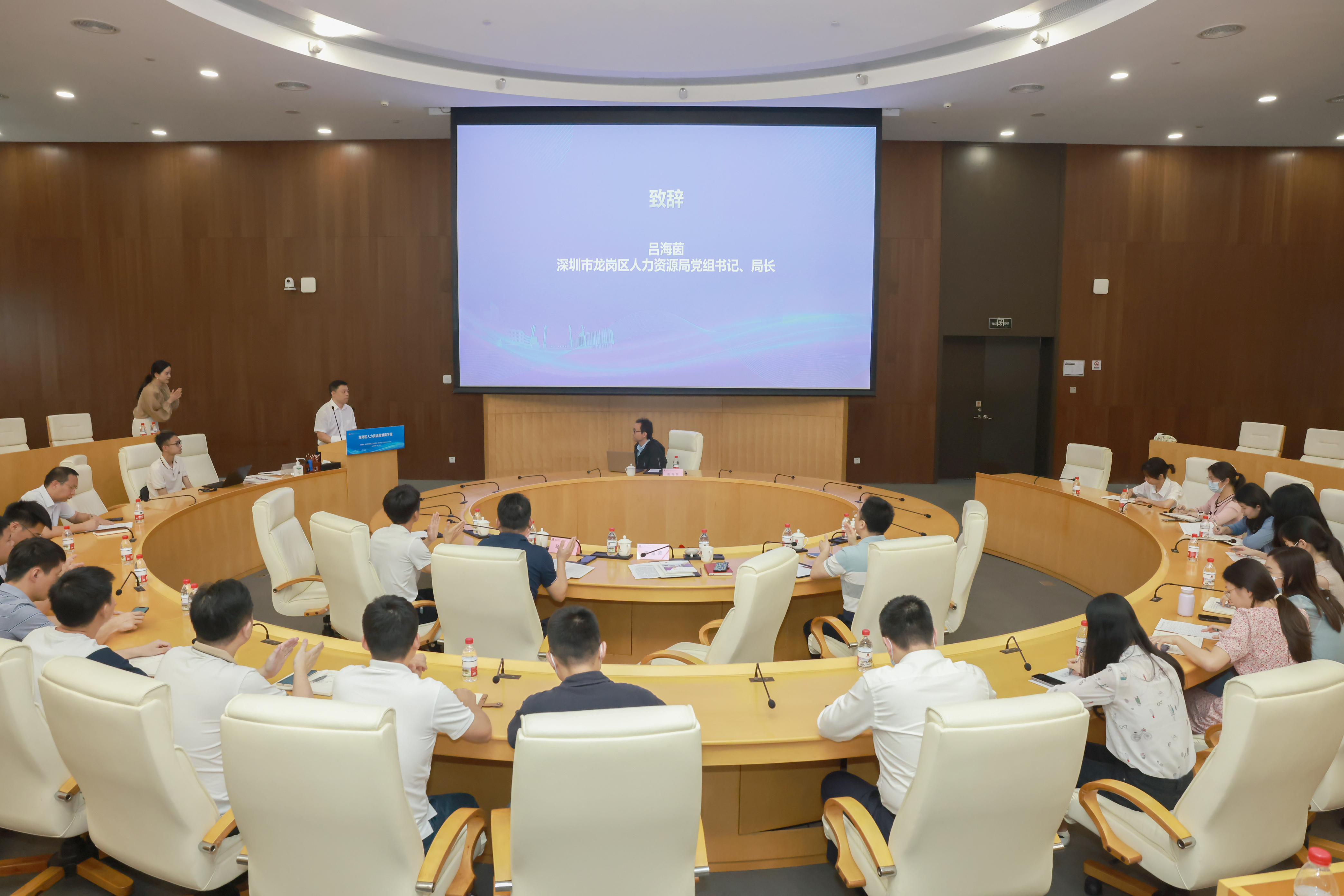 深圳市龙岗区人力资源局雏鹰学堂在香港中文大学（深圳）顺利开展