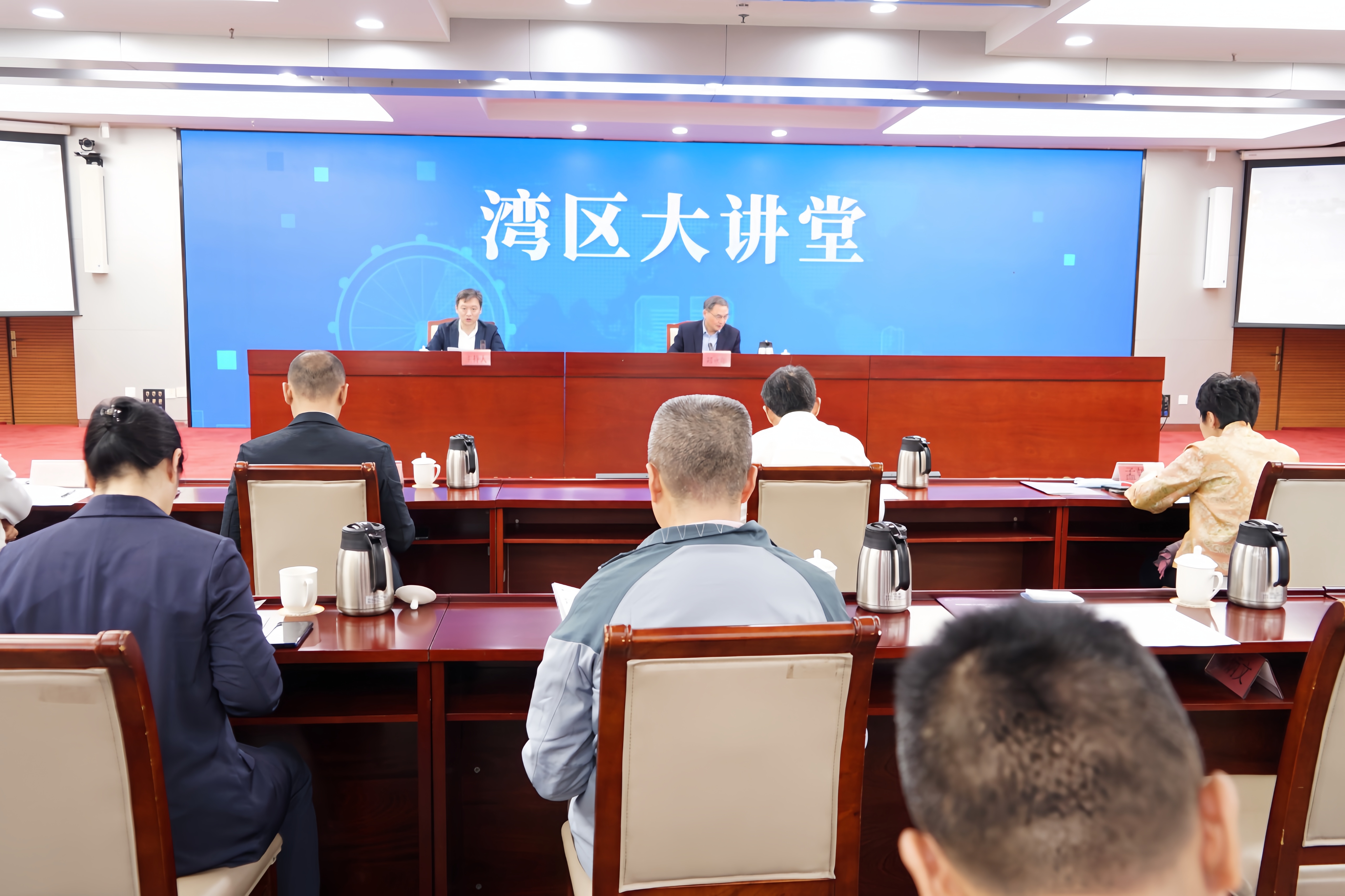 香港中文大学（深圳）教授郑永年受邀为深圳市宝安区领导干部授课